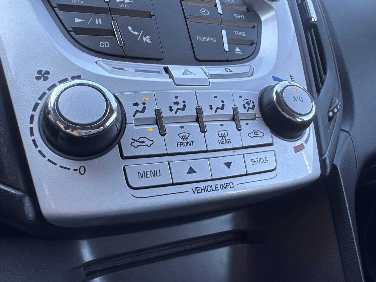 2015 Chevrolet Equinox LS photo 16