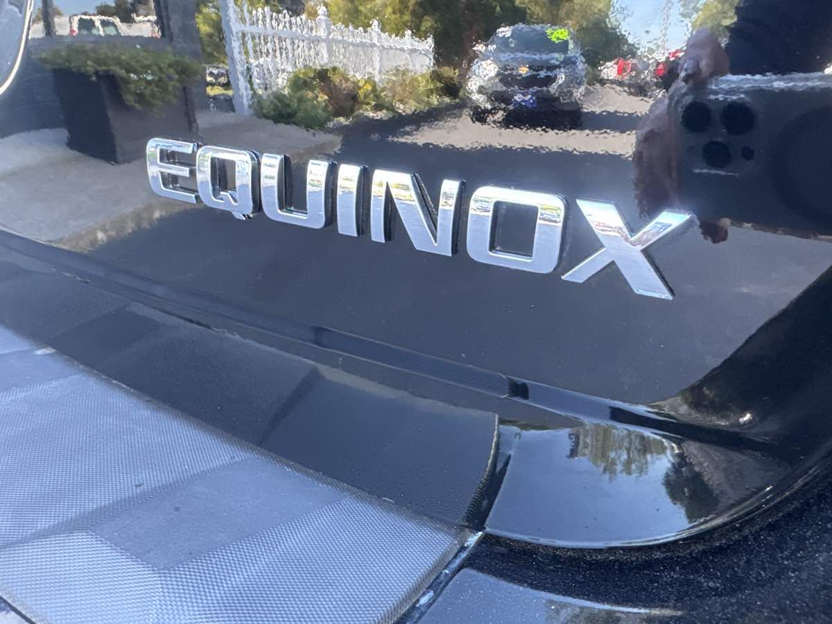 2015 Chevrolet Equinox LS photo 2