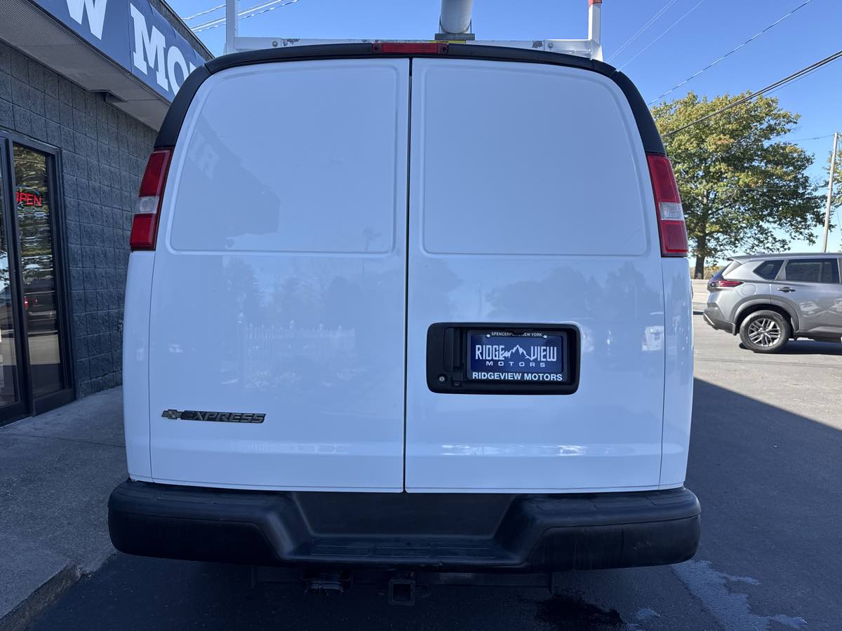 2017 Chevrolet Express Cargo Van 3500 photo 4