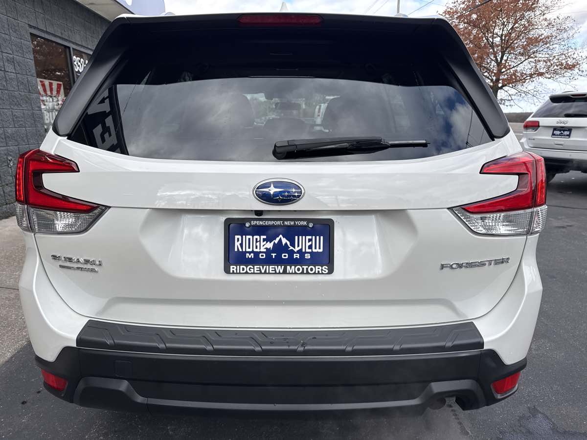 2020 Subaru Forester Premium photo 4