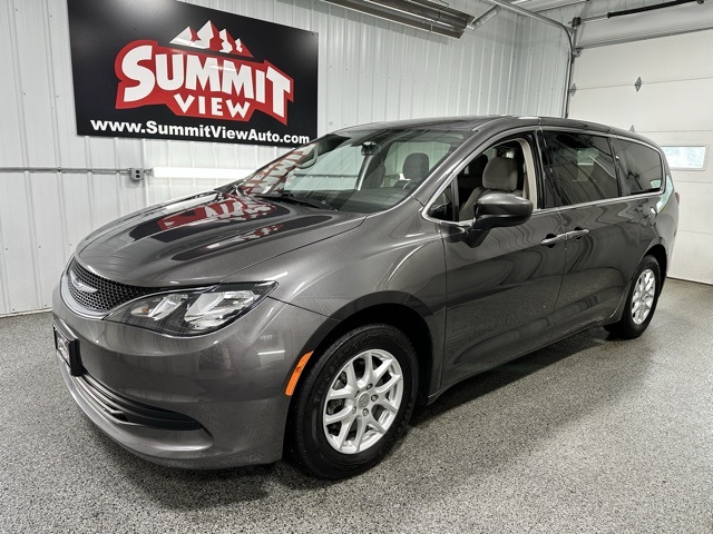 2020 Chrysler Voyager LX