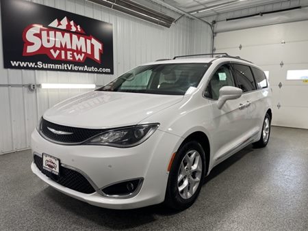 2017 Chrysler Pacifica Touring L Plus