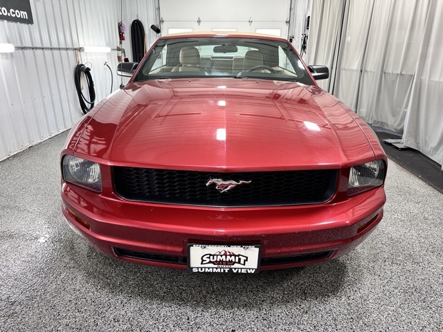 2005 Ford Mustang V6 photo 2