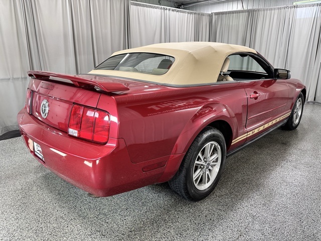 2005 Ford Mustang V6 photo 4
