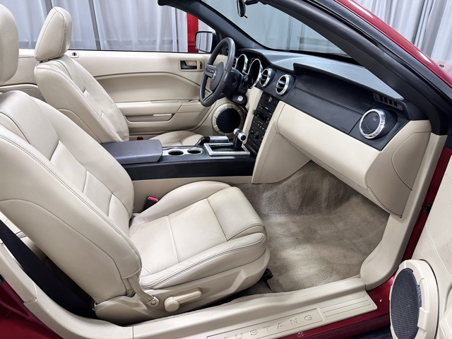 2005 Ford Mustang V6 photo 11