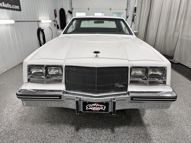 1985 Buick Riviera photo 2