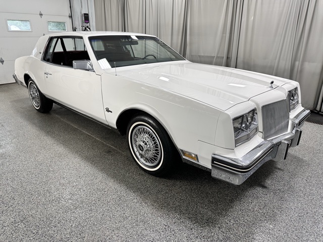 1985 Buick Riviera photo 3