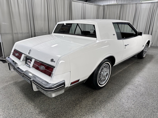 1985 Buick Riviera photo 4