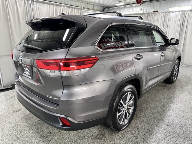 2017 Toyota Highlander XLE photo 2