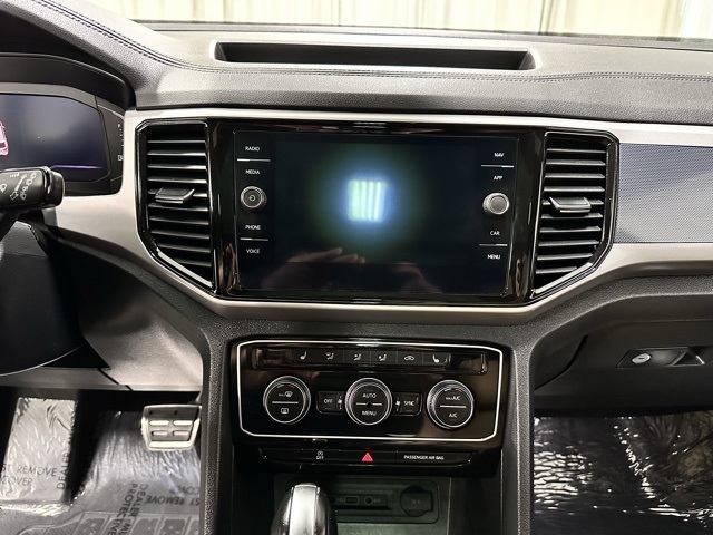 2020 Volkswagen Atlas Cross Sport V6 SEL R-Line photo 14