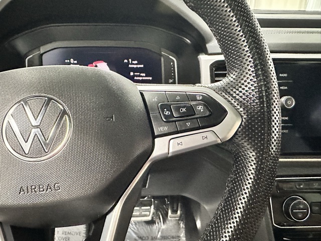 2020 Volkswagen Atlas Cross Sport V6 SEL R-Line photo 17