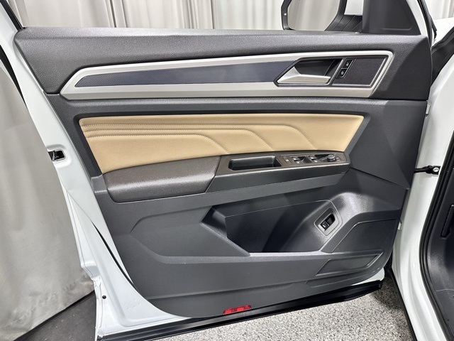 2020 Volkswagen Atlas Cross Sport V6 SEL R-Line photo 20