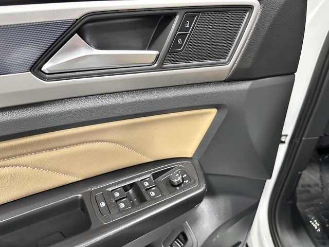 2020 Volkswagen Atlas Cross Sport V6 SEL R-Line photo 21