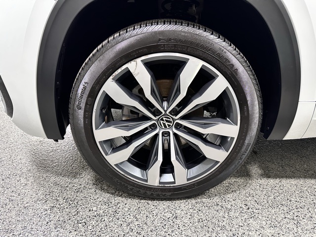 2020 Volkswagen Atlas Cross Sport V6 SEL R-Line photo 29