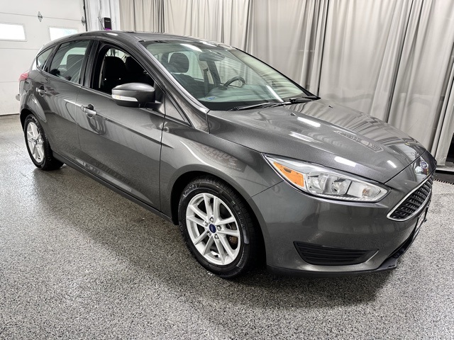 2015 Ford Focus SE photo 2