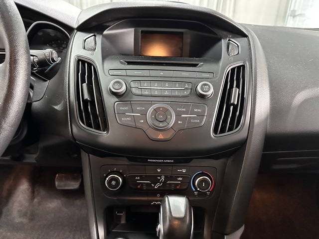 2015 Ford Focus SE photo 11