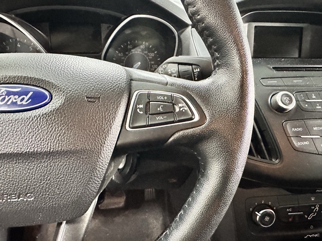 2015 Ford Focus SE photo 12