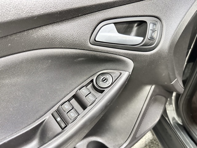 2015 Ford Focus SE photo 14