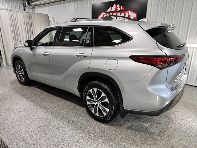 2020 Toyota Highlander XLE photo 6