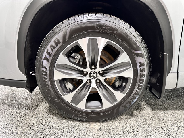 2020 Toyota Highlander XLE photo 30