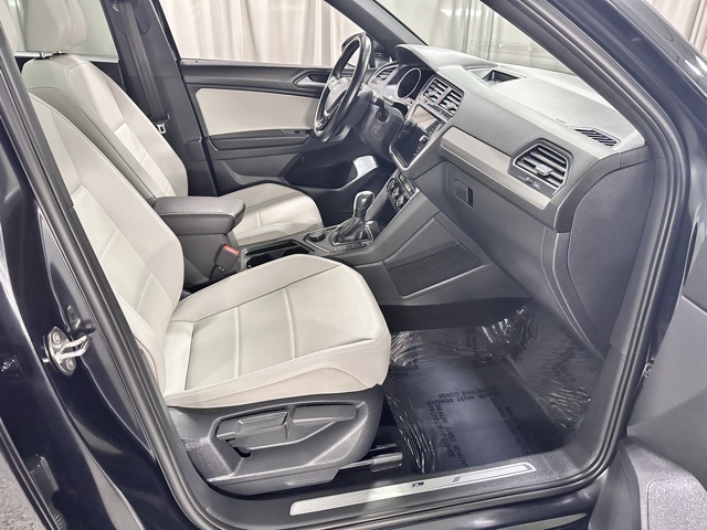 2021 Volkswagen Tiguan SEL photo 7