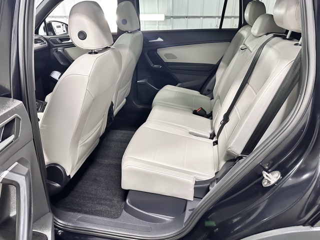 2021 Volkswagen Tiguan SEL photo 10