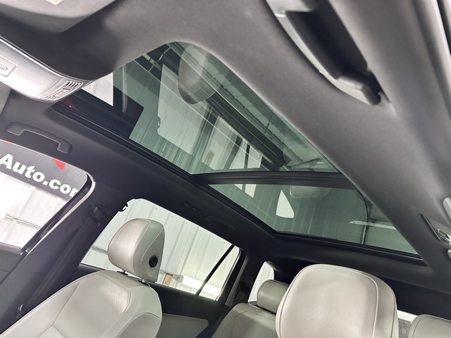 2021 Volkswagen Tiguan SEL photo 16