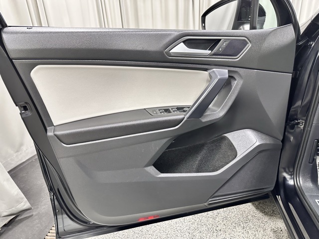 2021 Volkswagen Tiguan SEL photo 17