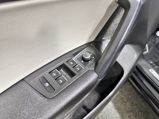 2021 Volkswagen Tiguan SEL photo 18