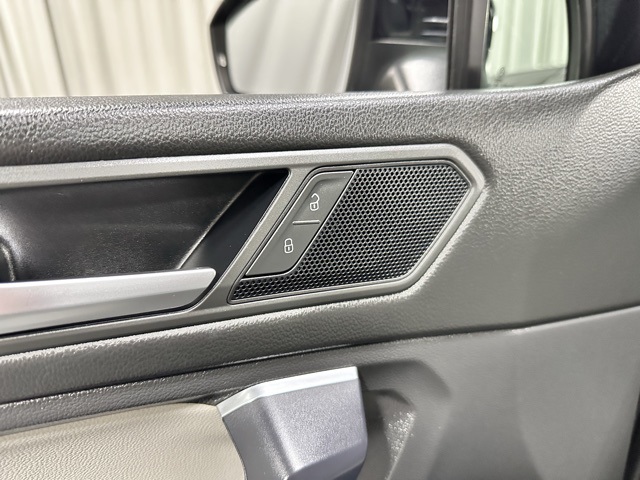 2021 Volkswagen Tiguan SEL photo 19