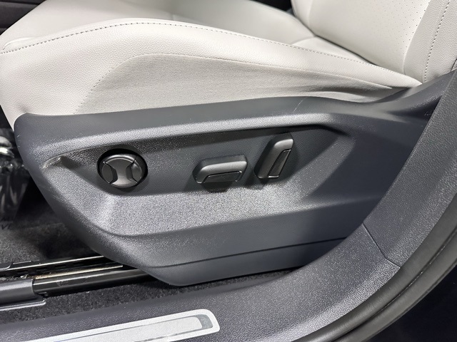 2021 Volkswagen Tiguan SEL photo 21