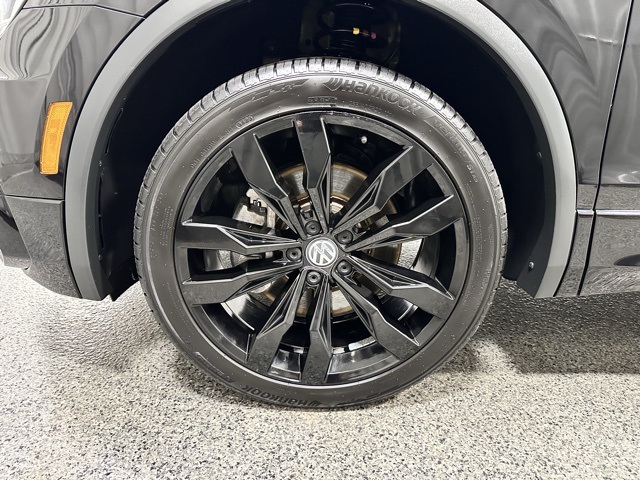 2021 Volkswagen Tiguan SEL photo 26