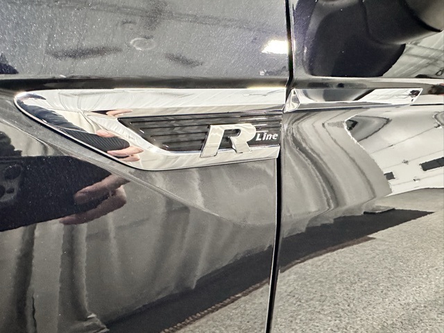 2021 Volkswagen Tiguan SEL photo 27