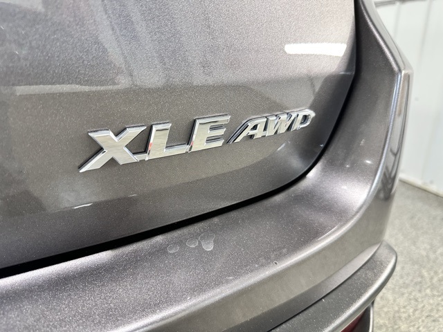 2019 Toyota Highlander XLE photo 32