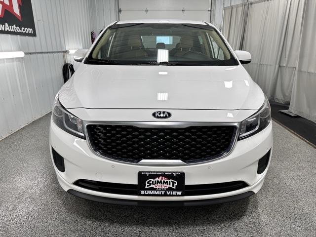 2017 Kia Sedona LX photo 2
