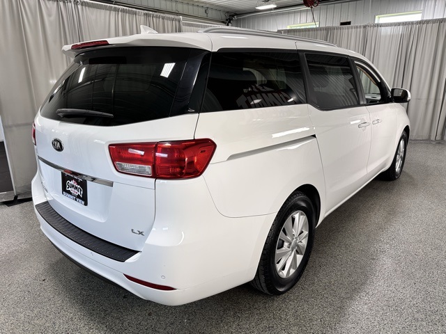 2017 Kia Sedona LX photo 4