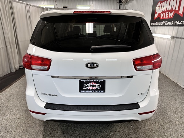 2017 Kia Sedona LX photo 5