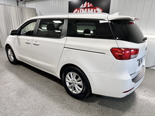 2017 Kia Sedona LX photo 6