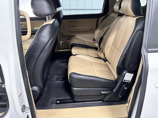 2017 Kia Sedona LX photo 10