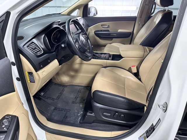 2017 Kia Sedona LX photo 12