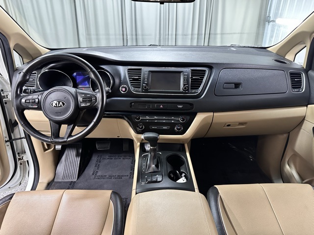 2017 Kia Sedona LX photo 13