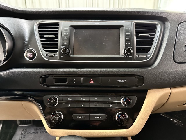 2017 Kia Sedona LX photo 14