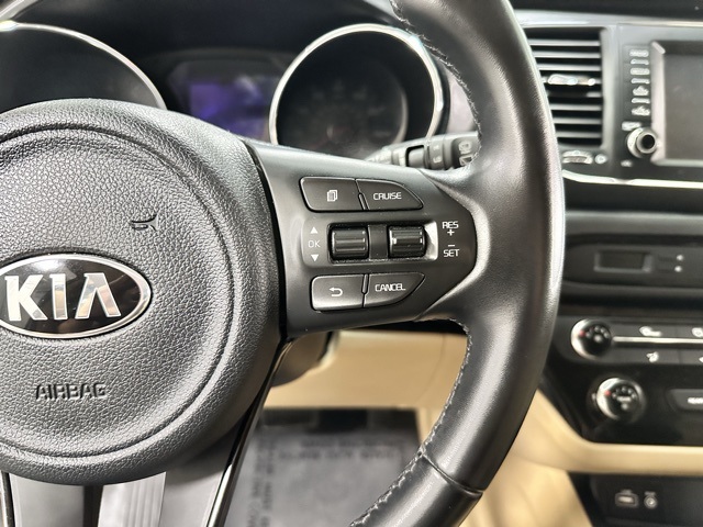 2017 Kia Sedona LX photo 16