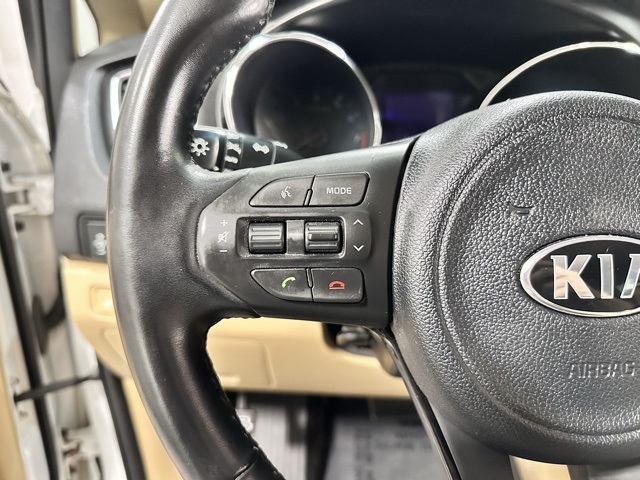 2017 Kia Sedona LX photo 17