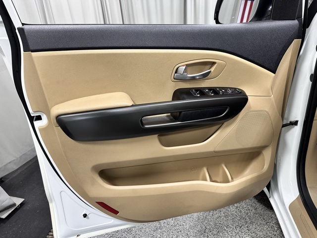 2017 Kia Sedona LX photo 18
