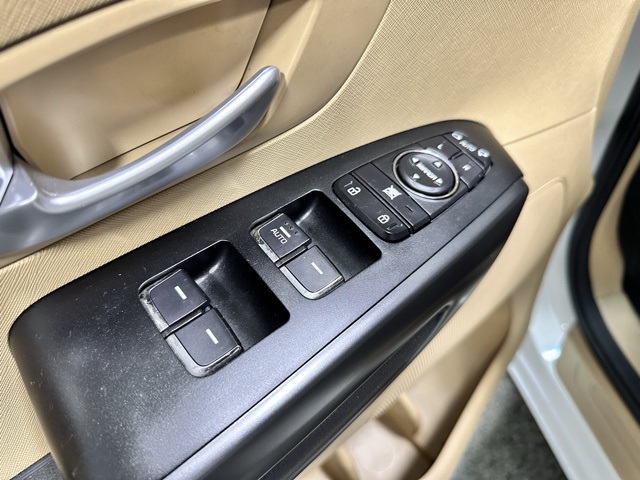 2017 Kia Sedona LX photo 19