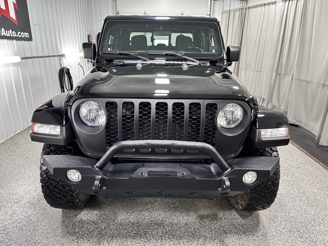 2021 Jeep Gladiator Willys photo 2