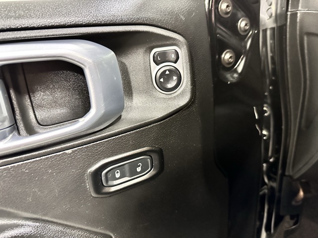 2021 Jeep Gladiator Willys photo 15