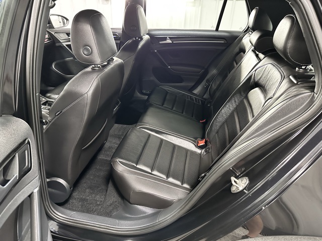 2018 Volkswagen Golf R 4Motion photo 9