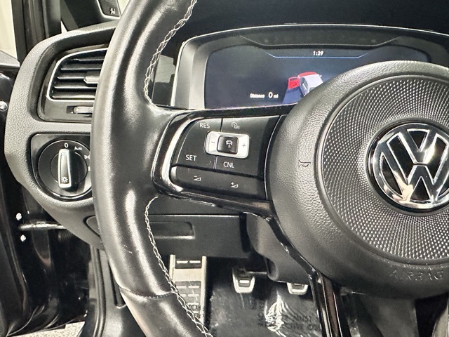 2018 Volkswagen Golf R 4Motion photo 16